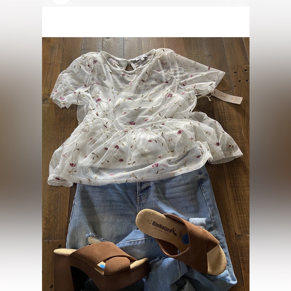 adorable lightweight floral babydoll blouse nwt M IRIS